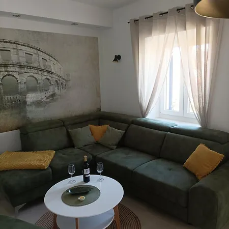 Apartman Konfort 2+2 * Pula